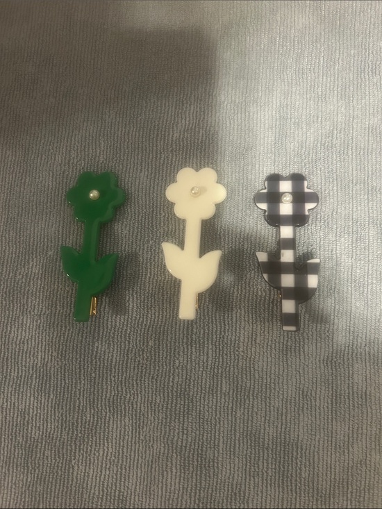 kate spade Accessories - kate spade Flower Hair Clips in Green, Cream, Black Plaid